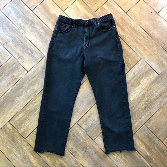 ✨FLASH SALE✨ Forever 21 Black Straight Leg Jeans Size 31 - Picture 1 of 3